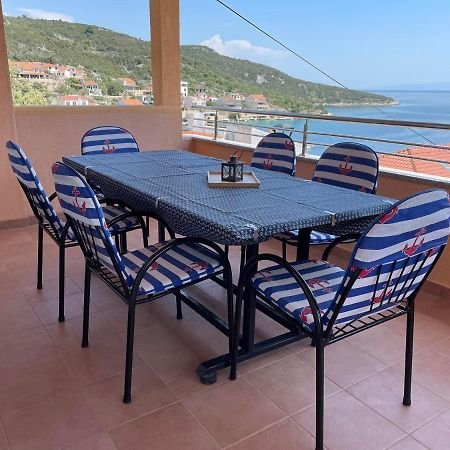 Apartman Emilija Vinišće Exteriör bild