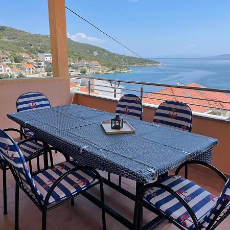 Apartman Emilija Vinišće Exteriör bild