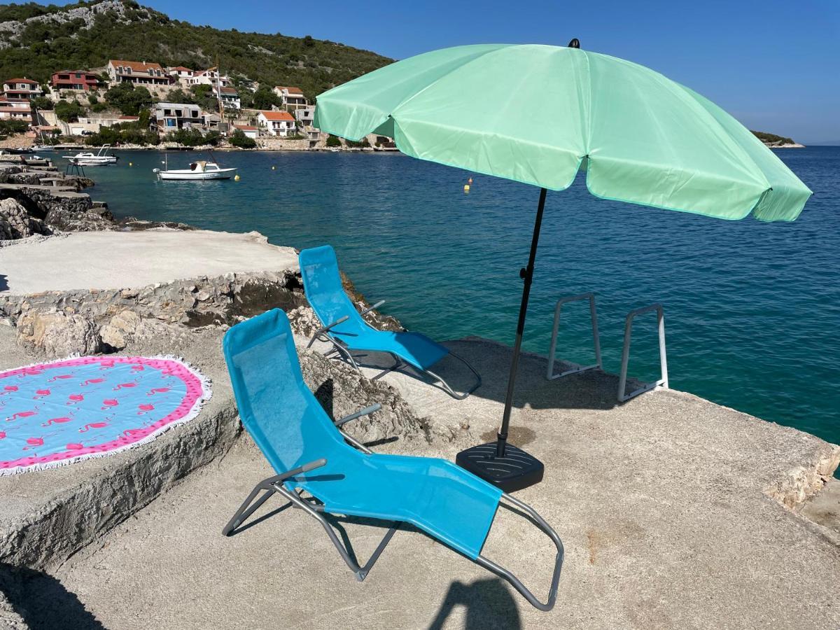 Apartman Emilija Vinišće Exteriör bild