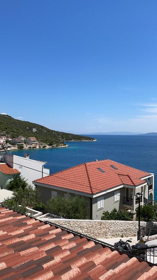 Apartman Emilija Vinišće Exteriör bild