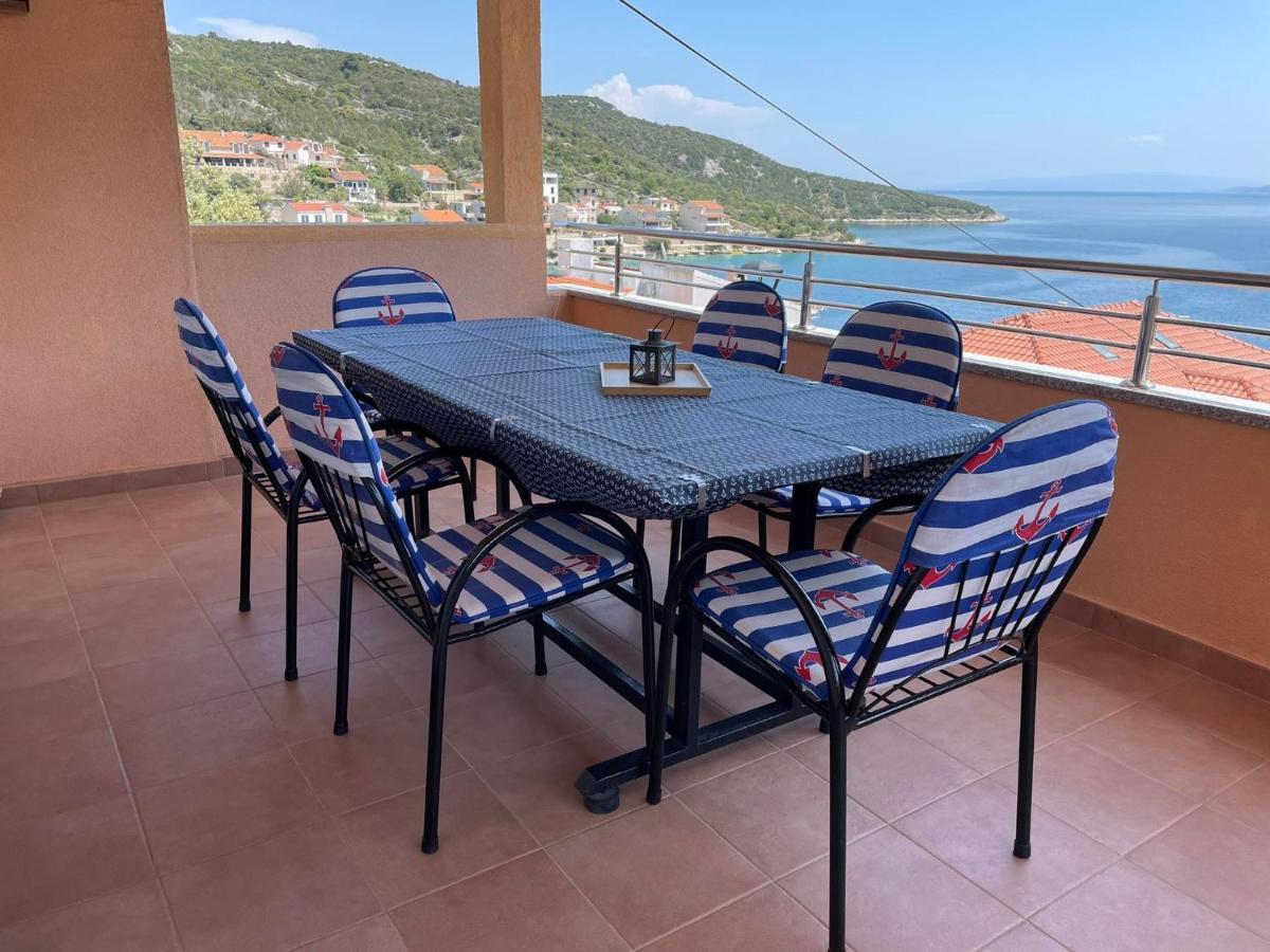 Apartman Emilija Vinišće Exteriör bild