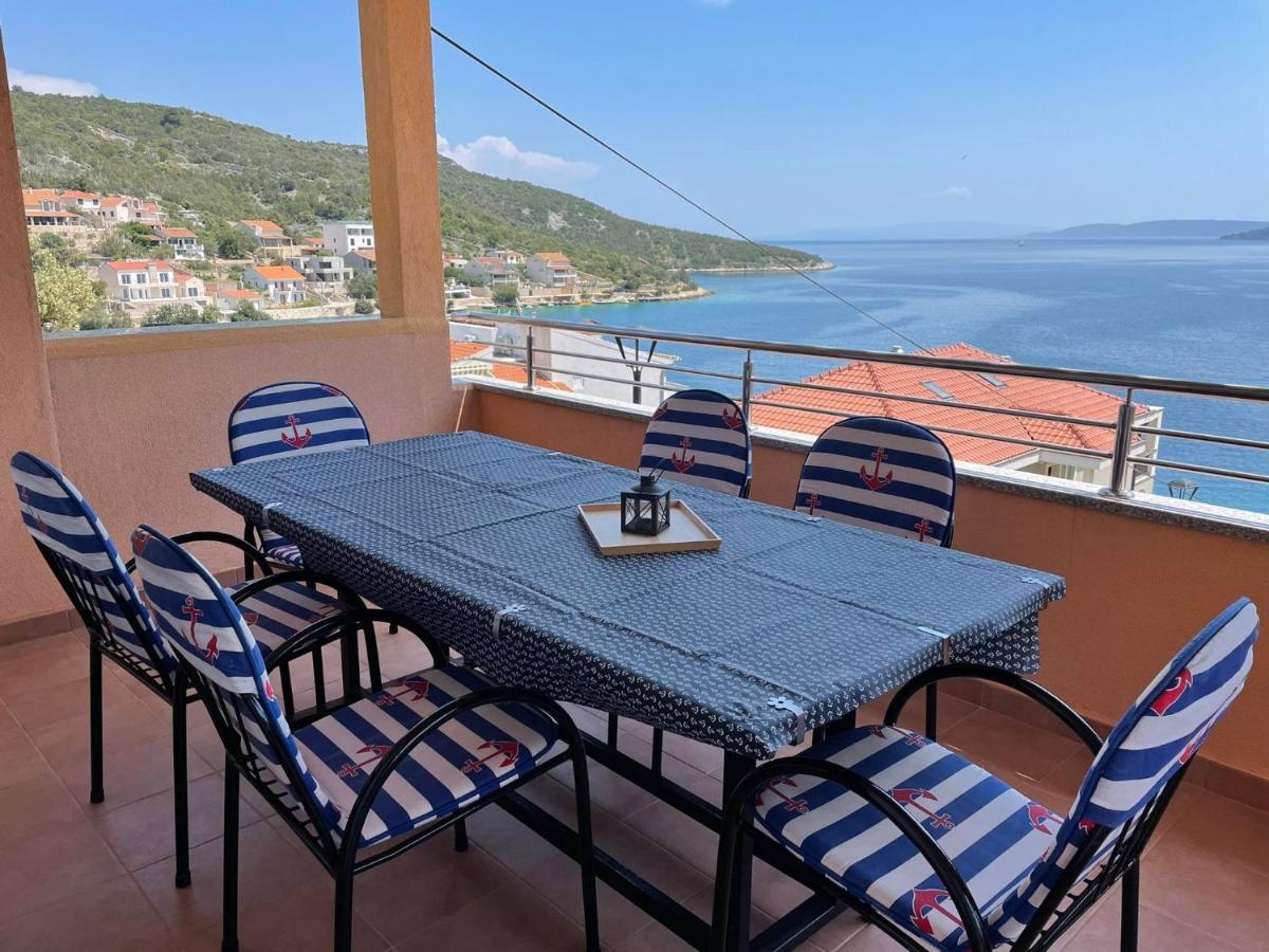 Apartman Emilija Vinišće Exteriör bild