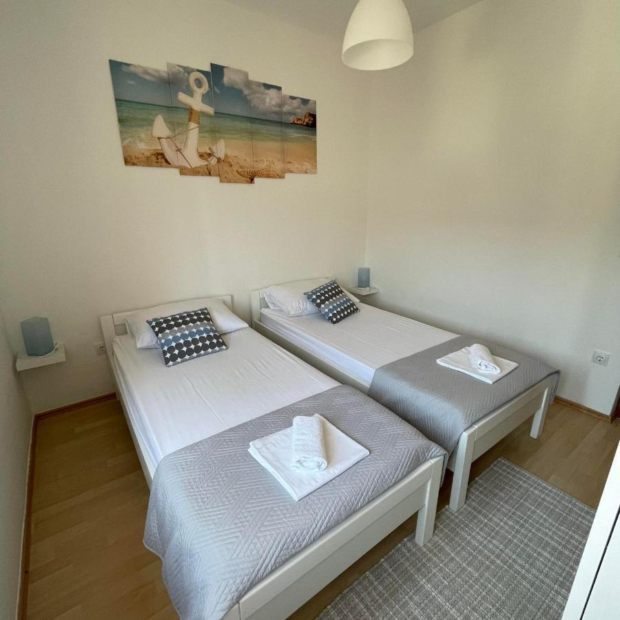 Apartman Emilija Vinišće Exteriör bild