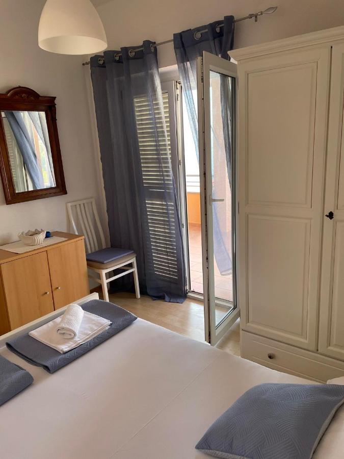 Apartman Emilija Vinišće Exteriör bild
