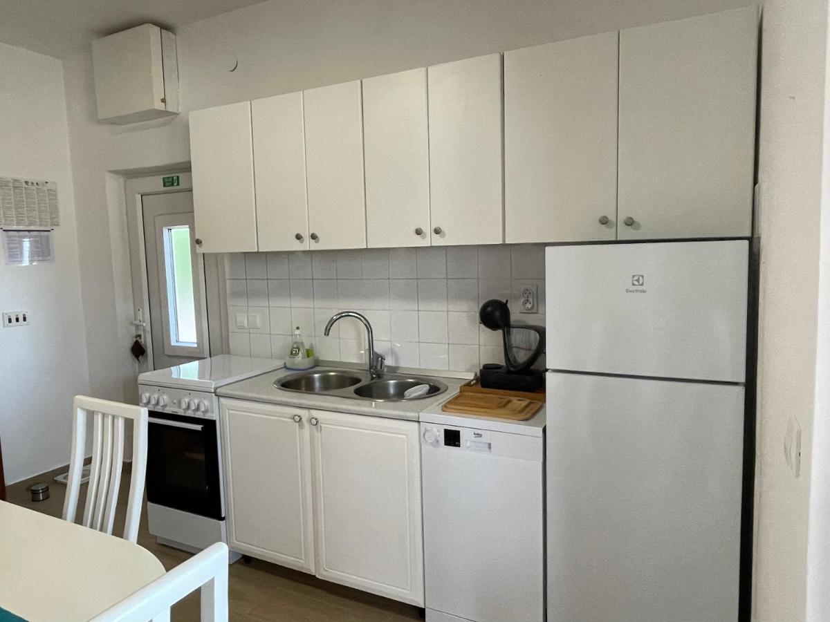 Apartman Emilija Vinišće Exteriör bild