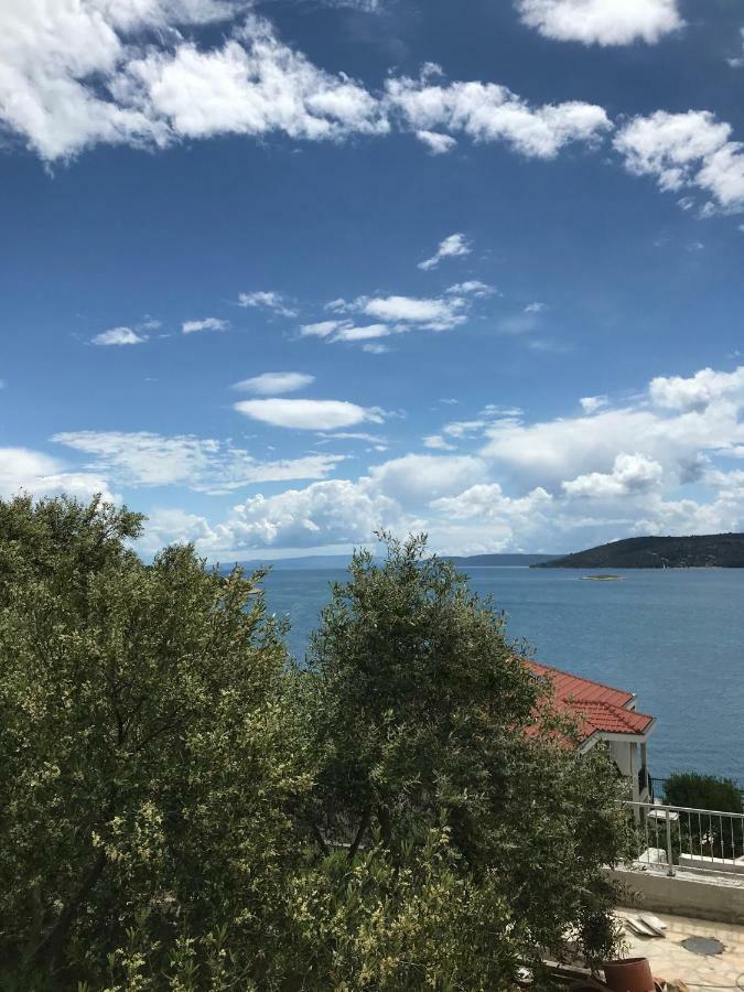 Apartman Emilija Vinišće Exteriör bild